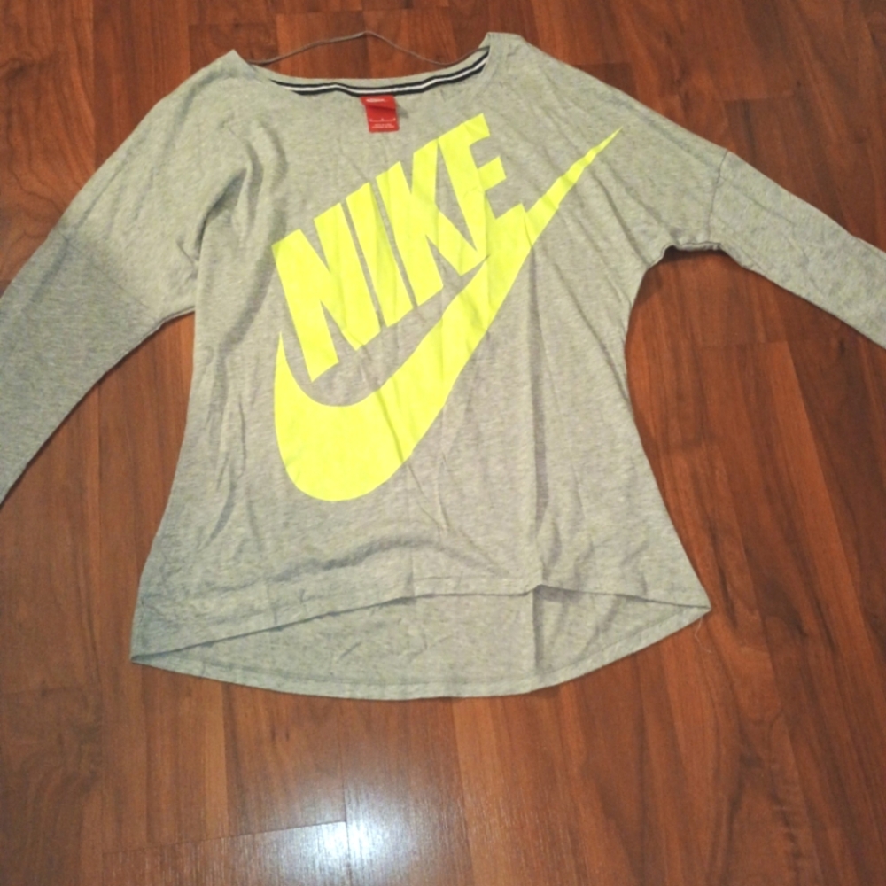 Women's Nike Long Sleeve Shirt Size Medium